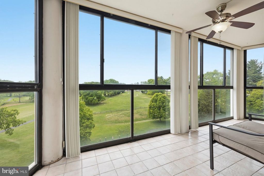 Image 13 of property listing at 15101 INTERLACHEN DR #1-412, Silver Spring, MD 20906