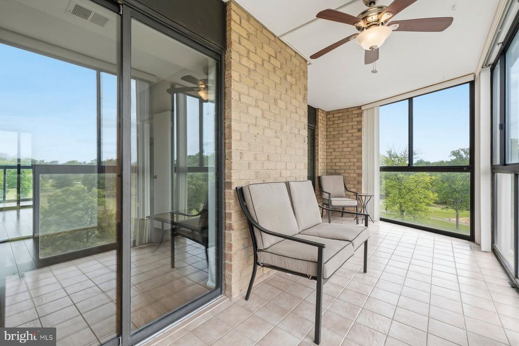 Image 15 of property listing at 15101 INTERLACHEN DR #1-412, Silver Spring, MD 20906