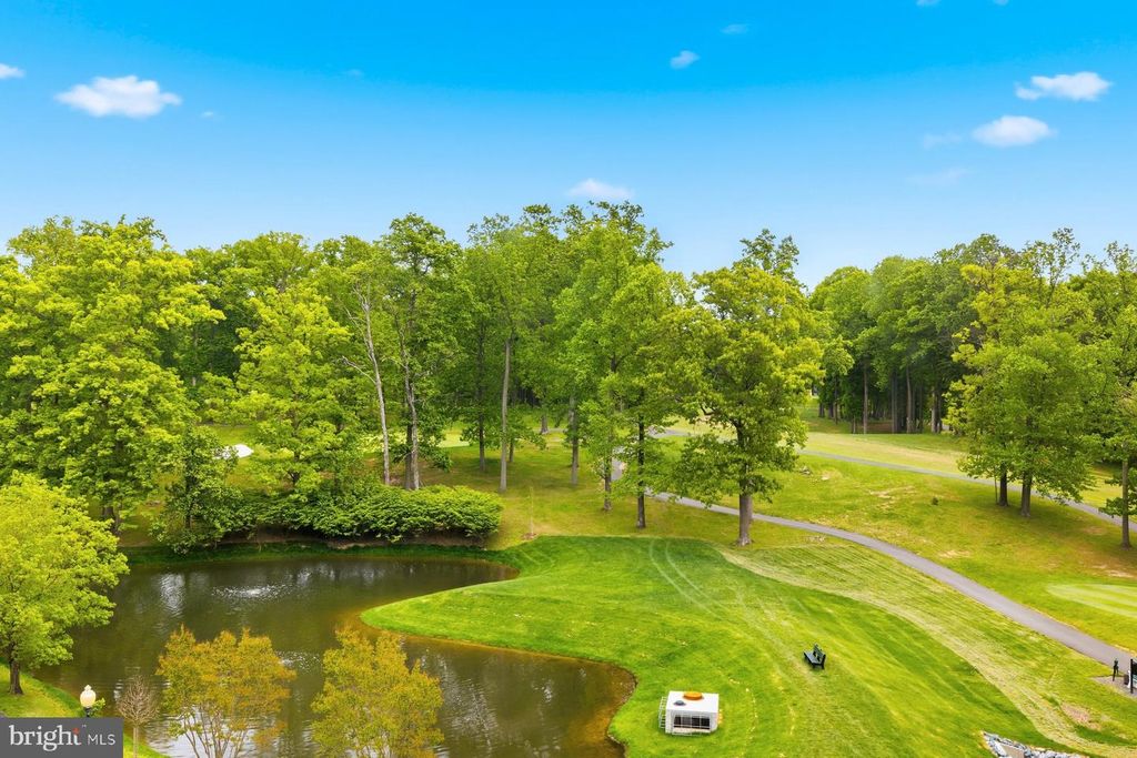 Image 17 of property listing at 15101 INTERLACHEN DR #1-412, Silver Spring, MD 20906