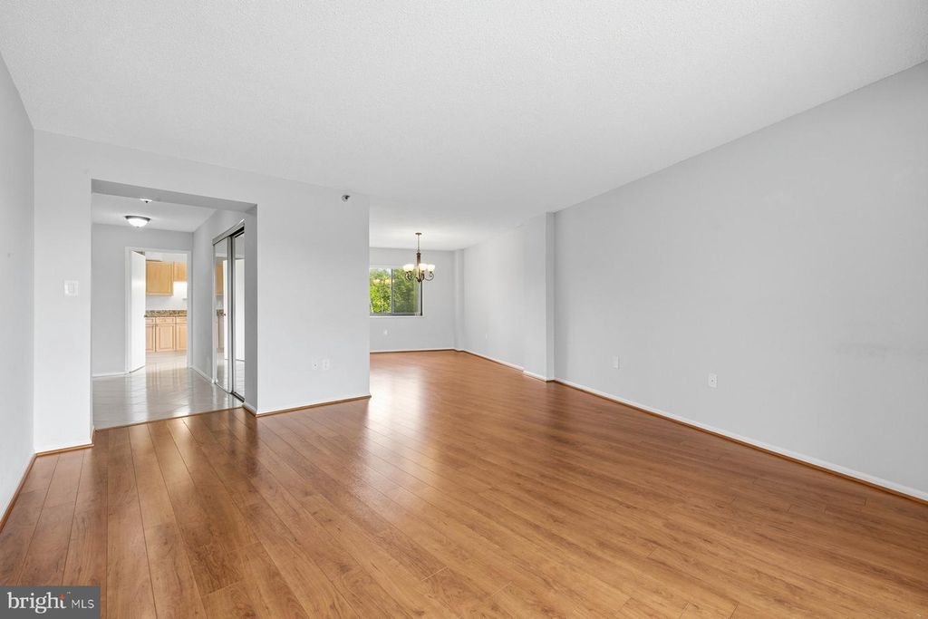 Image 19 of property listing at 15101 INTERLACHEN DR #1-412, Silver Spring, MD 20906