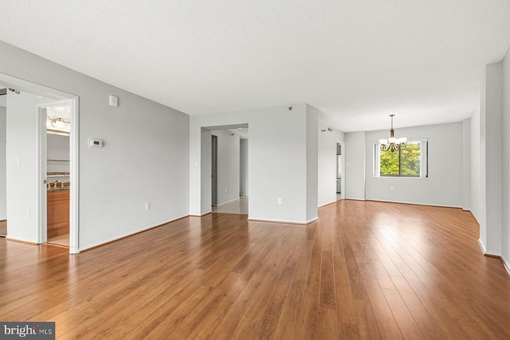 Image 2 of property listing at 15101 INTERLACHEN DR #1-412, Silver Spring, MD 20906