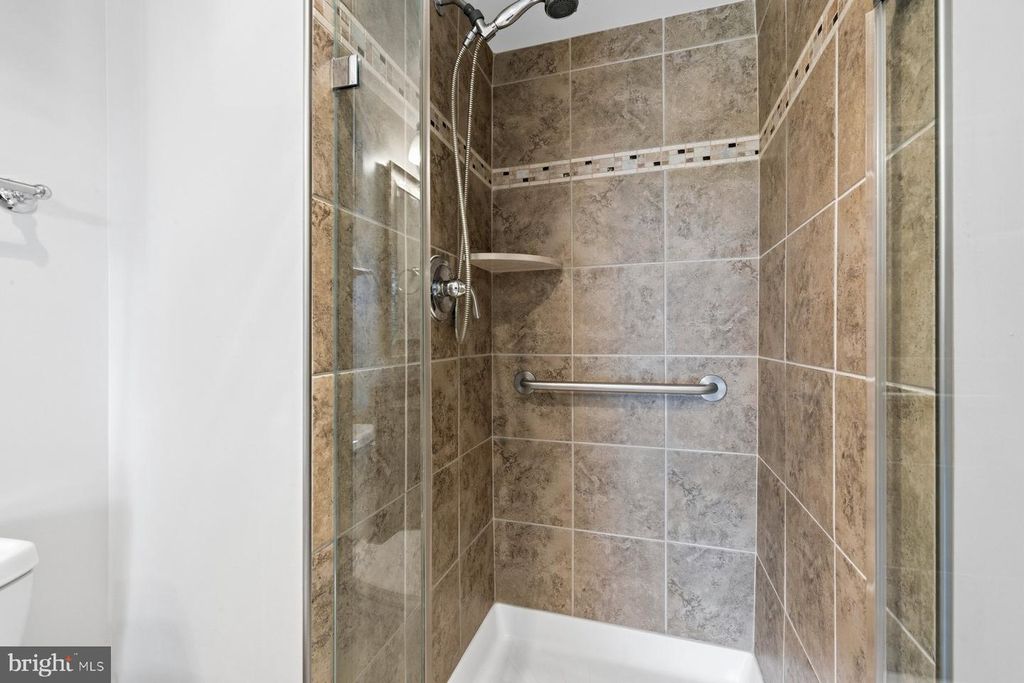 Image 20 of property listing at 15101 INTERLACHEN DR #1-412, Silver Spring, MD 20906
