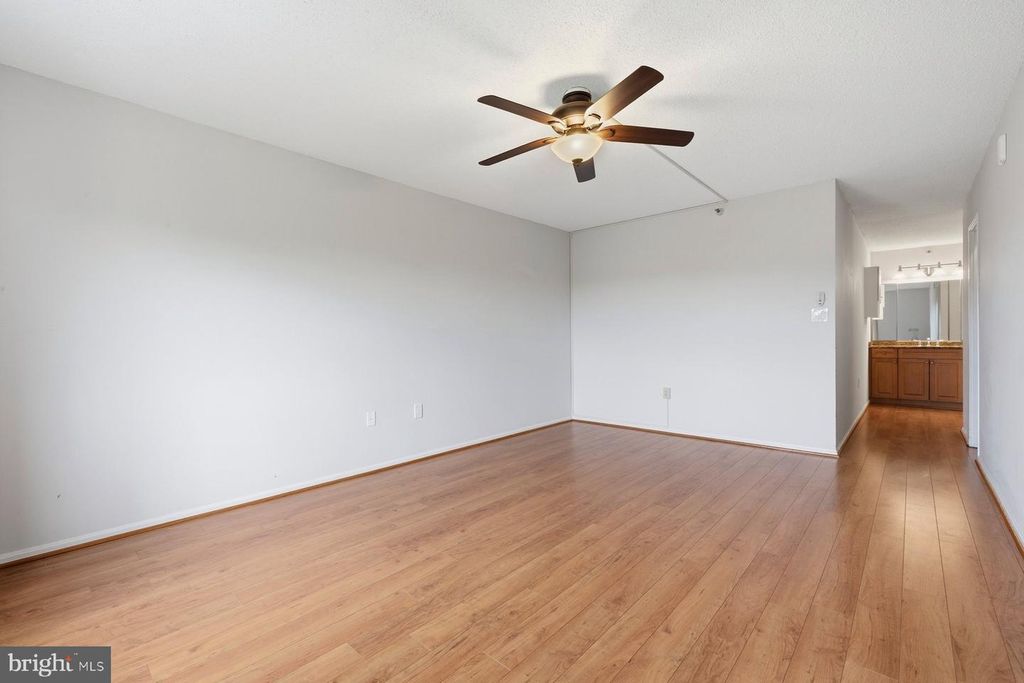 Image 25 of property listing at 15101 INTERLACHEN DR #1-412, Silver Spring, MD 20906