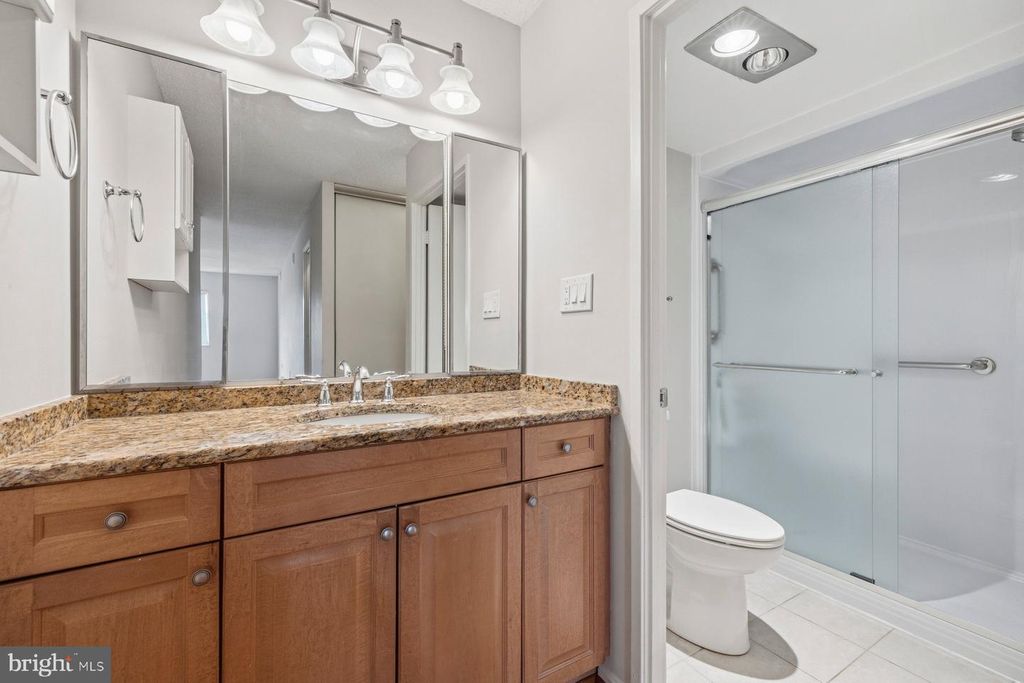 Image 27 of property listing at 15101 INTERLACHEN DR #1-412, Silver Spring, MD 20906