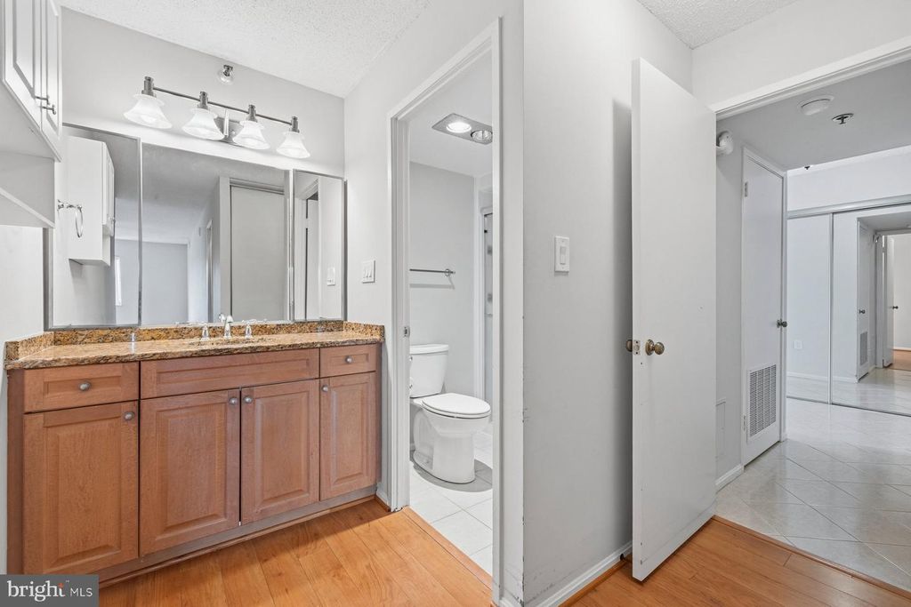 Image 28 of property listing at 15101 INTERLACHEN DR #1-412, Silver Spring, MD 20906