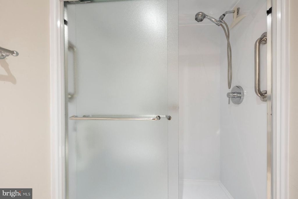 Image 29 of property listing at 15101 INTERLACHEN DR #1-412, Silver Spring, MD 20906