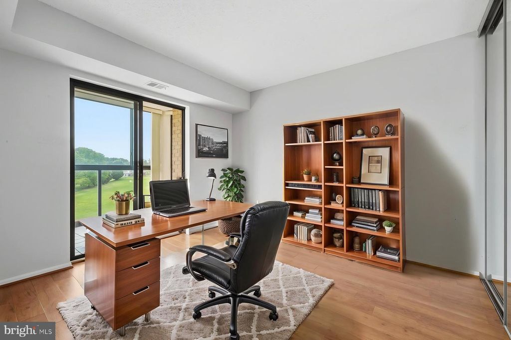 Image 30 of property listing at 15101 INTERLACHEN DR #1-412, Silver Spring, MD 20906