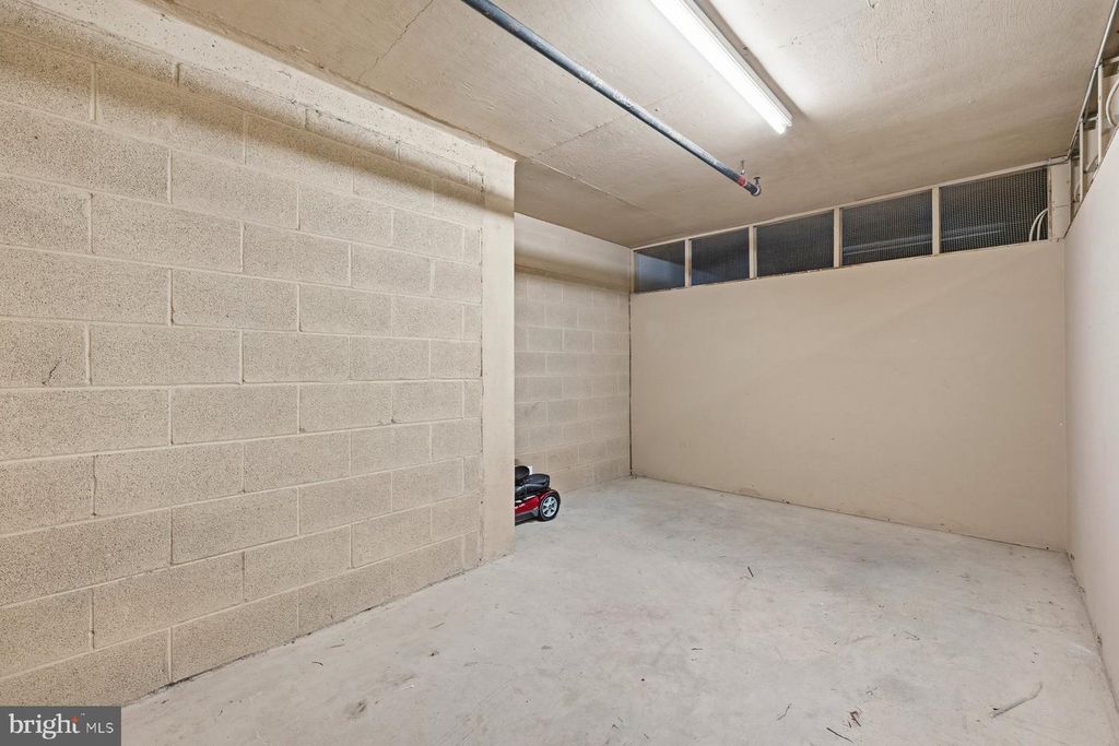 Image 36 of property listing at 15101 INTERLACHEN DR #1-412, Silver Spring, MD 20906