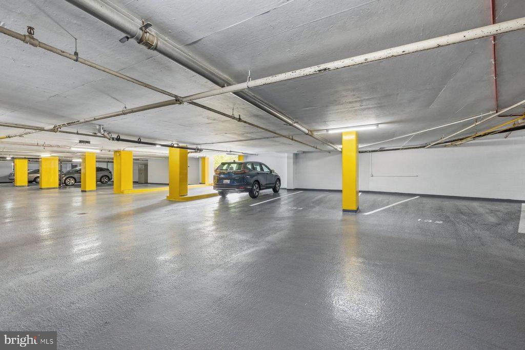 Image 38 of property listing at 15101 INTERLACHEN DR #1-412, Silver Spring, MD 20906