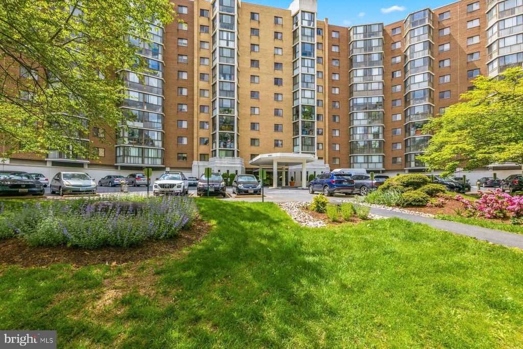Image 39 of property listing at 15101 INTERLACHEN DR #1-412, Silver Spring, MD 20906