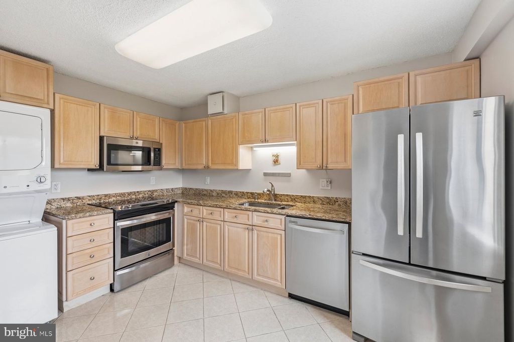 Image 9 of property listing at 15101 INTERLACHEN DR #1-412, Silver Spring, MD 20906