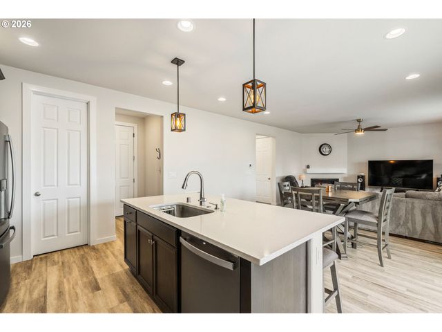 531 N AVERY Dr, Ridgefield, WA 98642