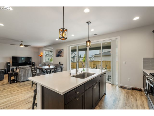 531 N AVERY Dr, Ridgefield, WA 98642