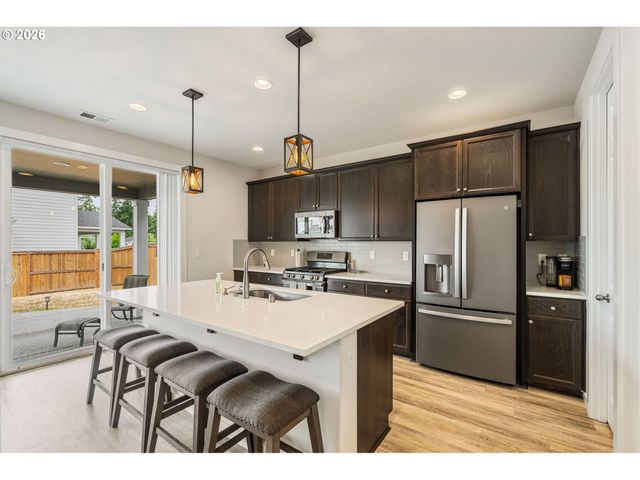 531 N AVERY Dr, Ridgefield, WA 98642