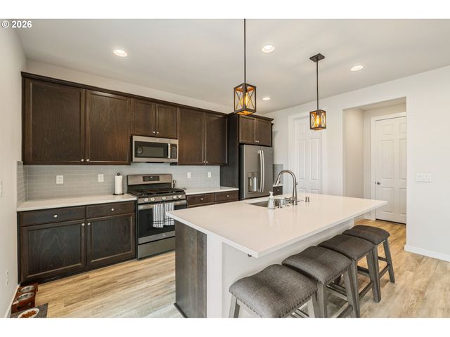 531 N AVERY Dr, Ridgefield, WA 98642