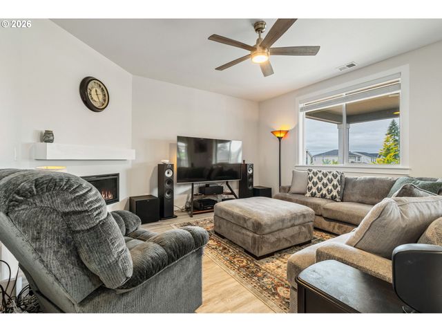 531 N AVERY Dr, Ridgefield, WA 98642