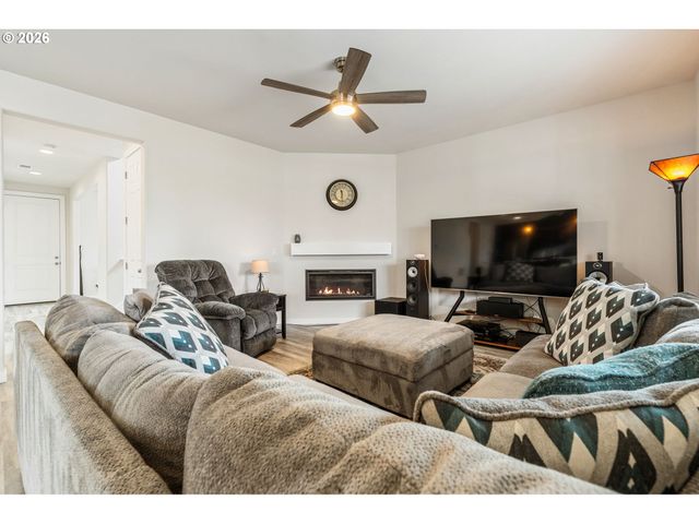531 N AVERY Dr, Ridgefield, WA 98642