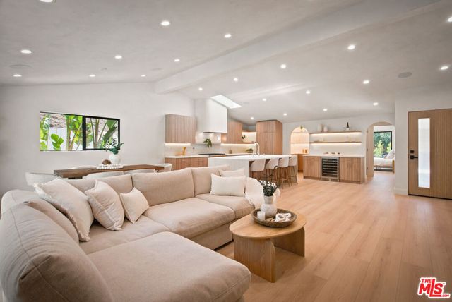 20466 Miranda Street, Woodland Hills, CA 91367