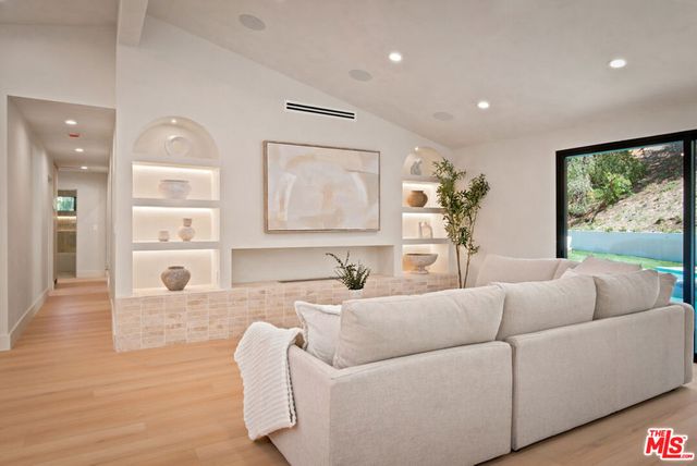 20466 Miranda Street, Woodland Hills, CA 91367
