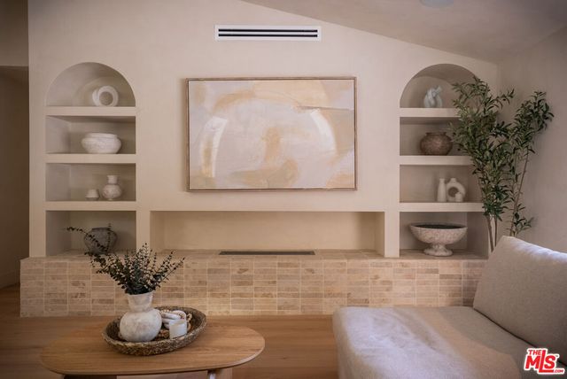 20466 Miranda Street, Woodland Hills, CA 91367