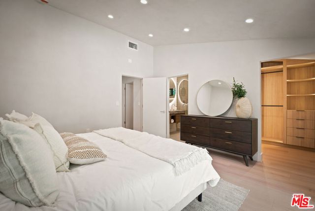 20466 Miranda Street, Woodland Hills, CA 91367