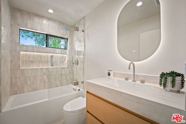 20466 Miranda Street, Woodland Hills, CA 91367