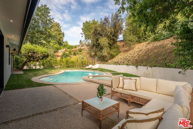 20466 Miranda Street, Woodland Hills, CA 91367