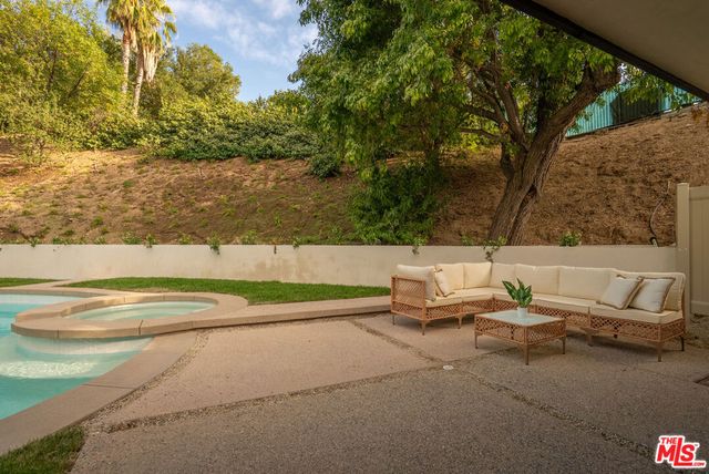 20466 Miranda Street, Woodland Hills, CA 91367