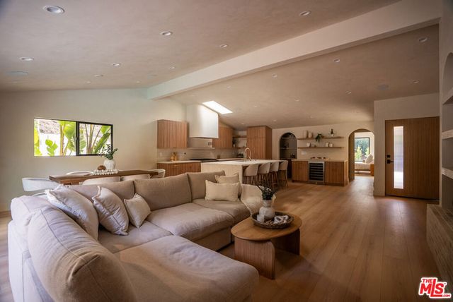 20466 Miranda Street, Woodland Hills, CA 91367