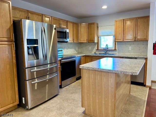 73 Elba Ave, Hopatcong Boro, NJ 07843