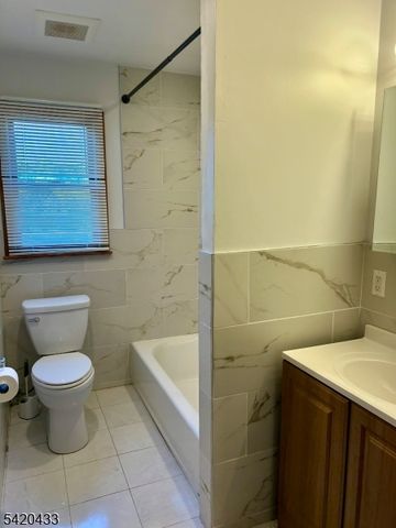 73 Elba Ave, Hopatcong Boro, NJ 07843