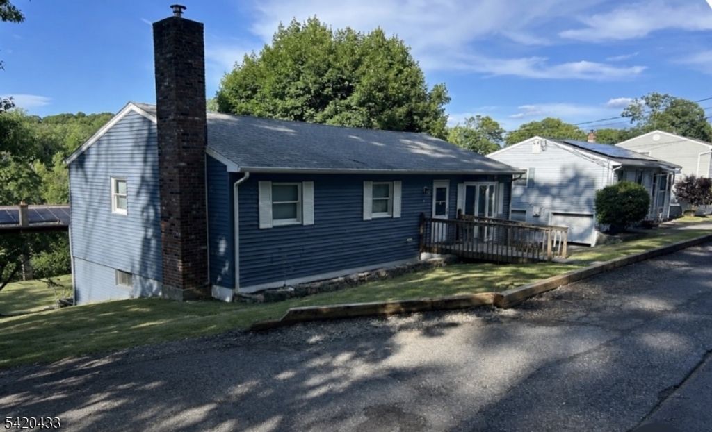 73 Elba Ave, Hopatcong Boro, NJ 07843
