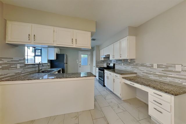 2615 Silver Falls Drive, Houston, TX 77339