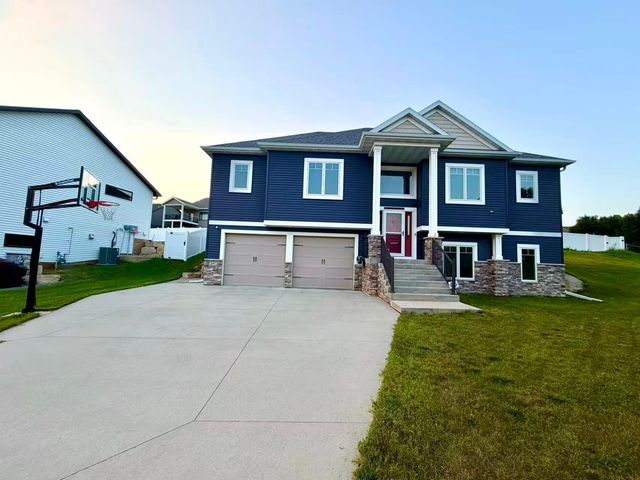 2667 Century Pine Lane NE, Rochester, MN 55906