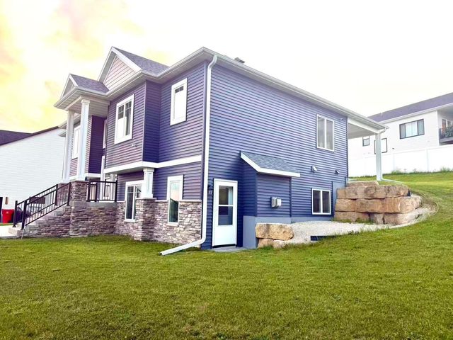 2667 Century Pine Lane NE, Rochester, MN 55906