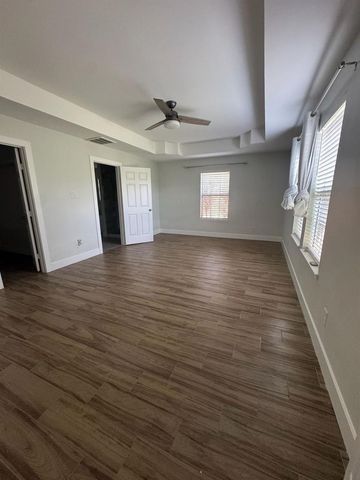 563 Lakeside Drive, Rockwall, TX 75032