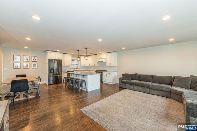 28 Riverview Road, West Milford, NJ 07438