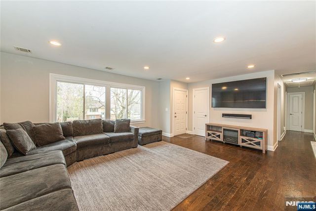 28 Riverview Road, West Milford, NJ 07438