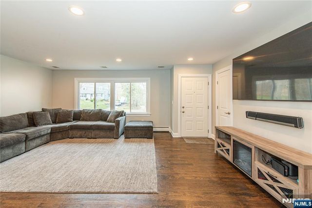 28 Riverview Road, West Milford, NJ 07438