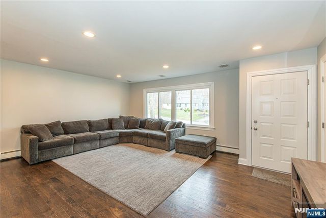 28 Riverview Road, West Milford, NJ 07438