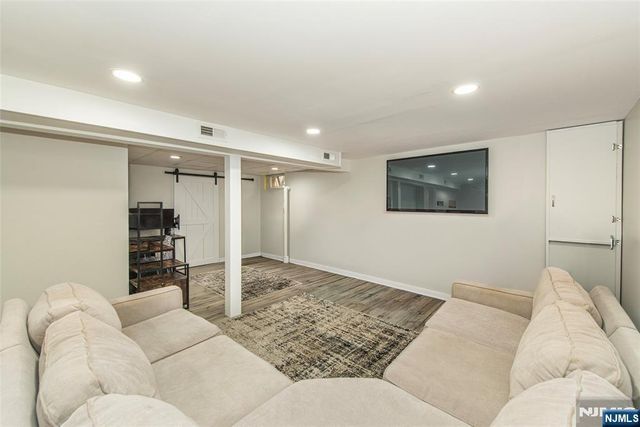 28 Riverview Road, West Milford, NJ 07438