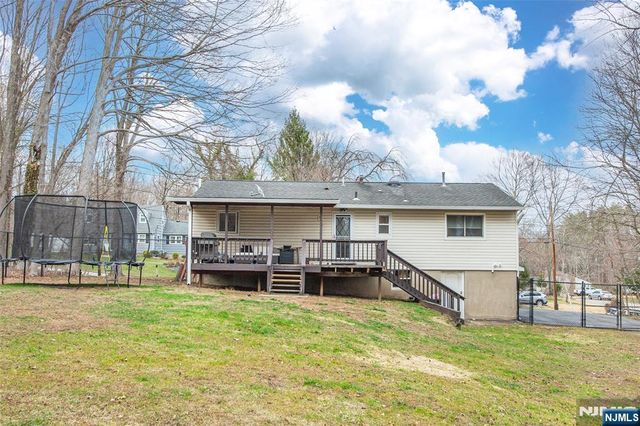 28 Riverview Road, West Milford, NJ 07438