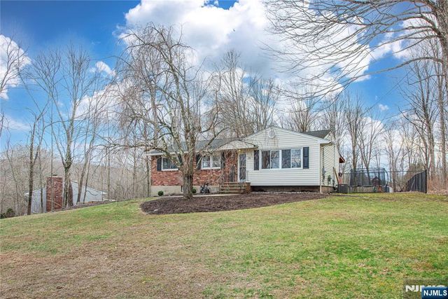 28 Riverview Road, West Milford, NJ 07438