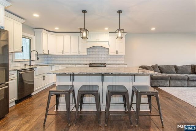 28 Riverview Road, West Milford, NJ 07438