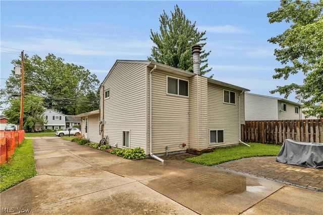 5983 Rosebelle Avenue, North Ridgeville, OH 44039
