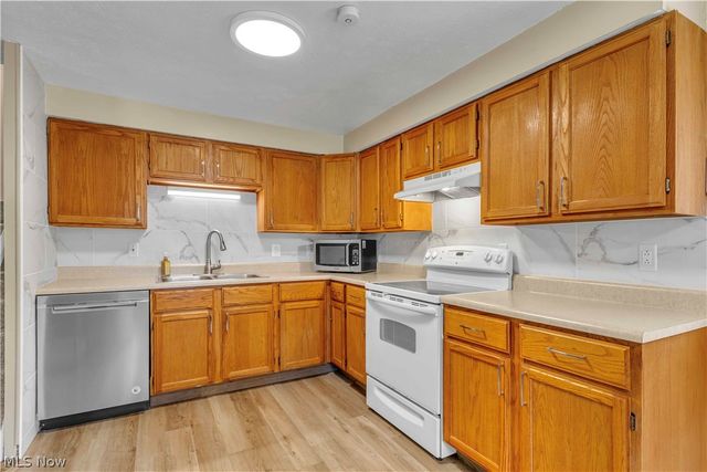 5983 Rosebelle Avenue, North Ridgeville, OH 44039