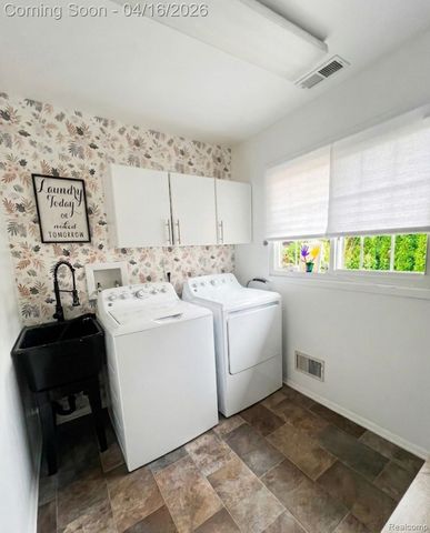 30461 Scotshire Court, Farmington Hills, MI 48331