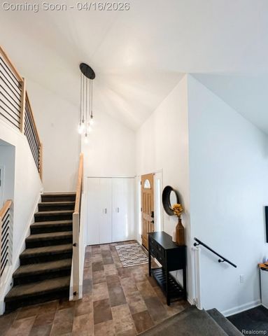 30461 Scotshire Court, Farmington Hills, MI 48331