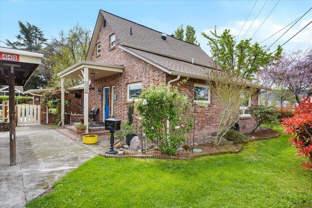 440 Bush Street, Central Point, OR 97502