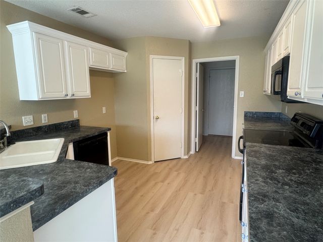 908 Cedar Ridge Lane, Burleson, TX 76028